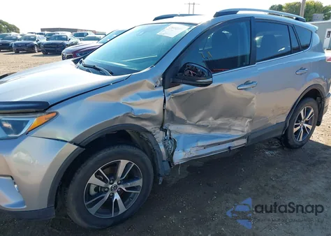 2018 Toyota Rav4 Xle z USA, uszkodzony, nr VIN 2T3WFREV2JW498829